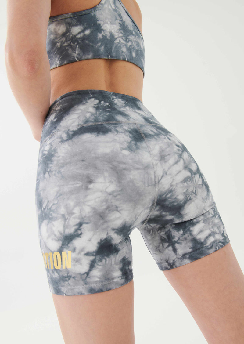 ASCEND SHORT IN DARK SHADOW