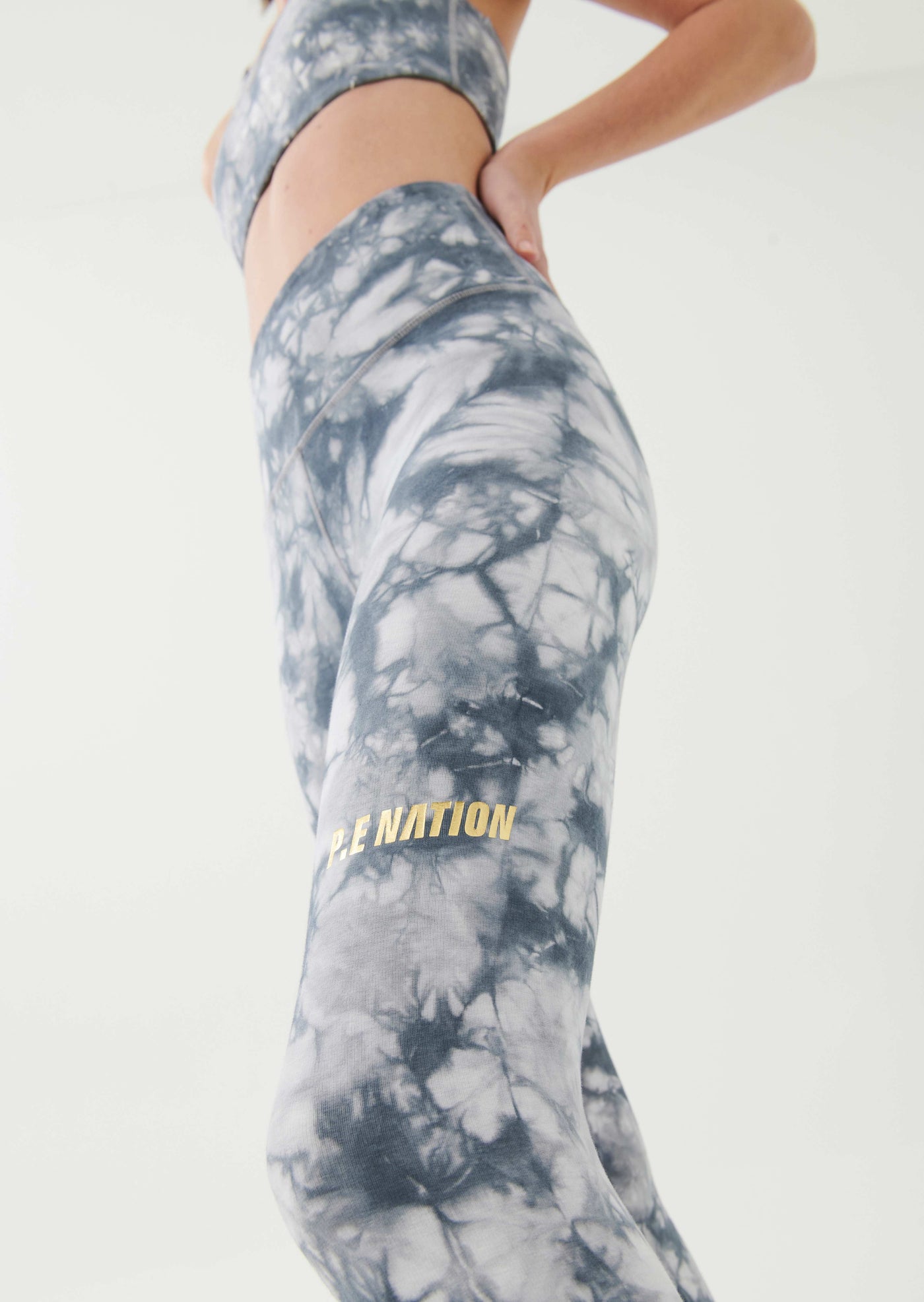 ASCEND LEGGING IN DARK SHADOW