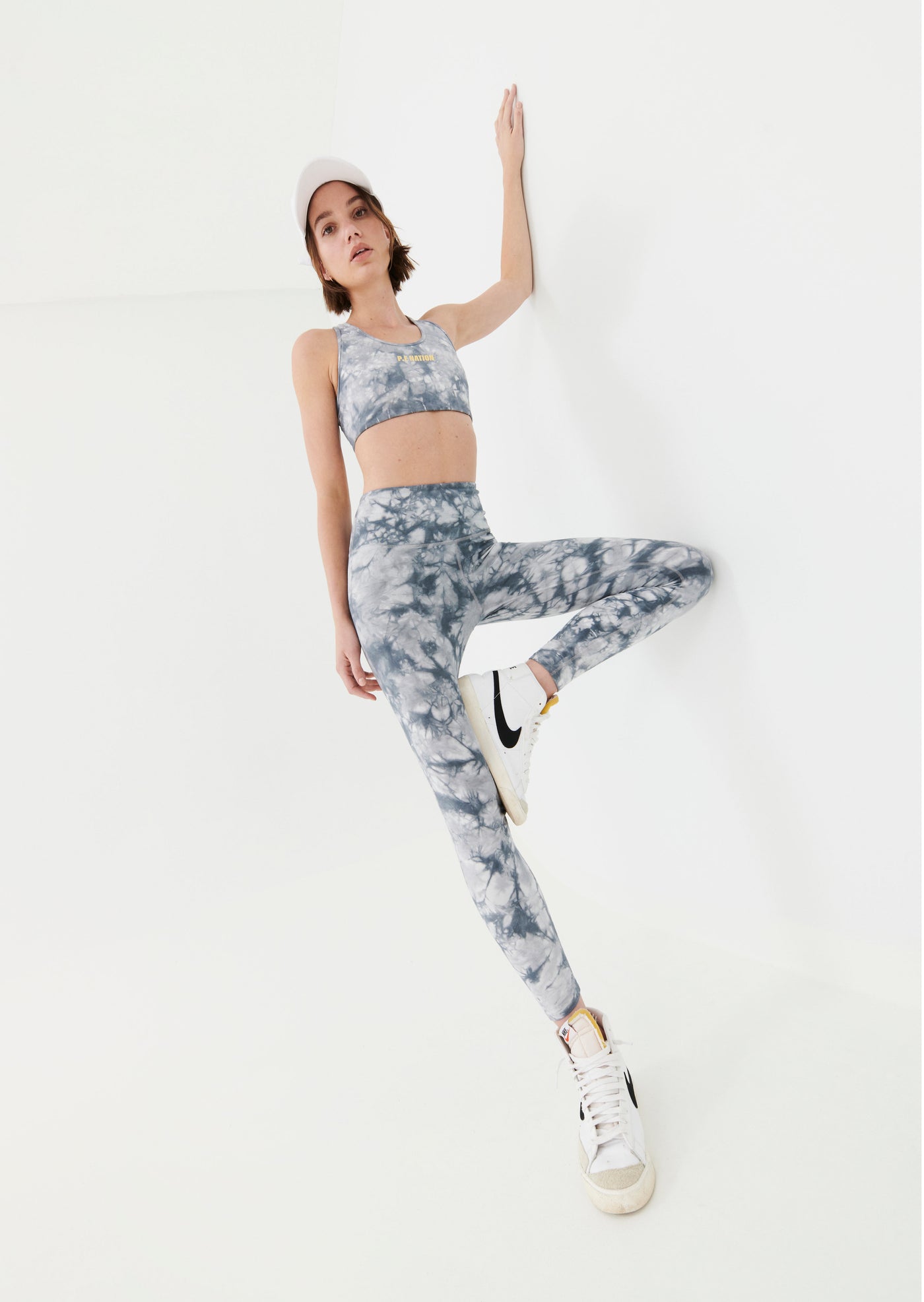 ASCEND LEGGING IN DARK SHADOW