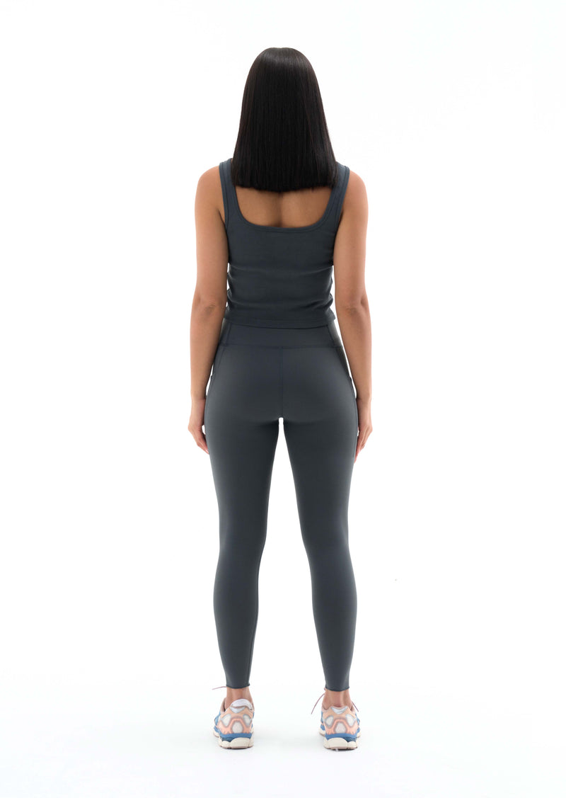 RECALIBRATE LEGGING IN DARK SHADOW