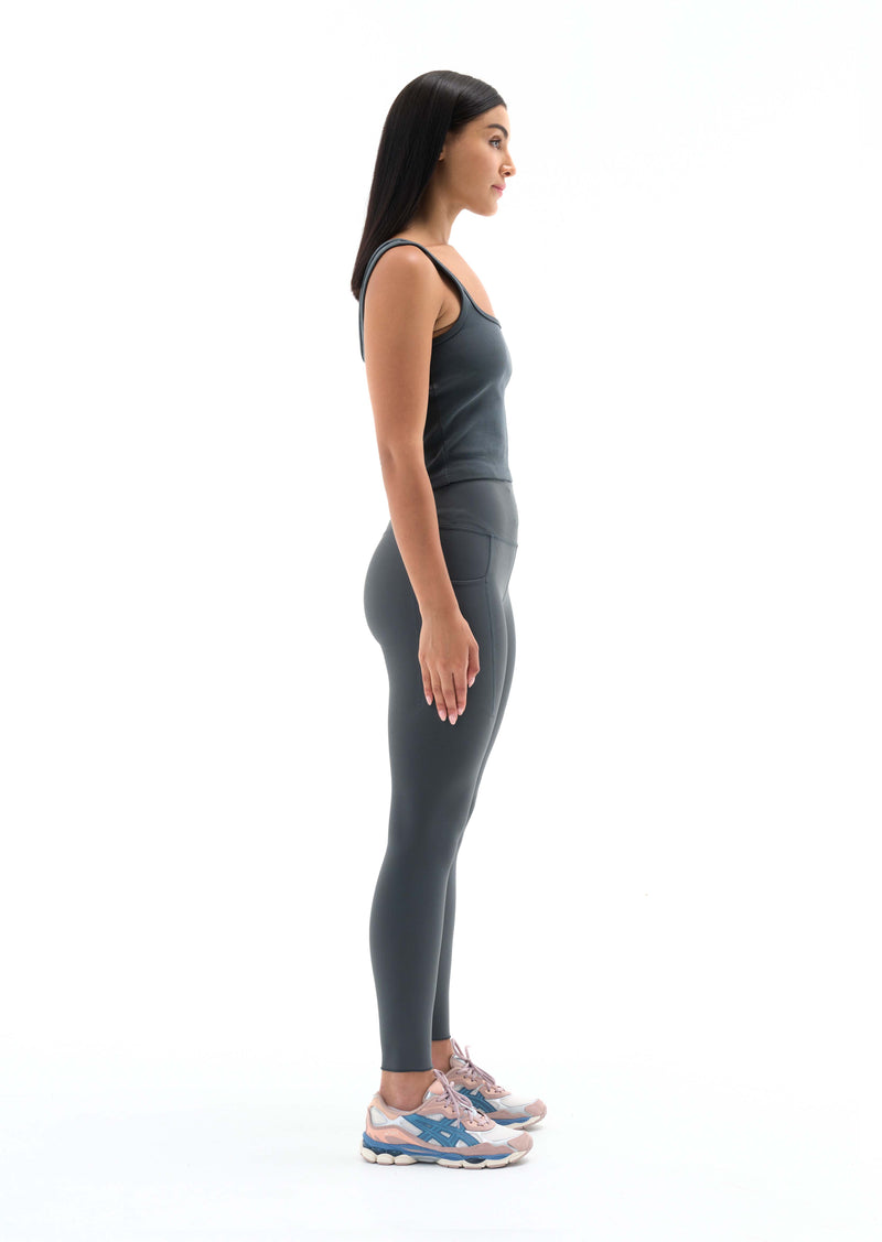 RECALIBRATE LEGGING IN DARK SHADOW