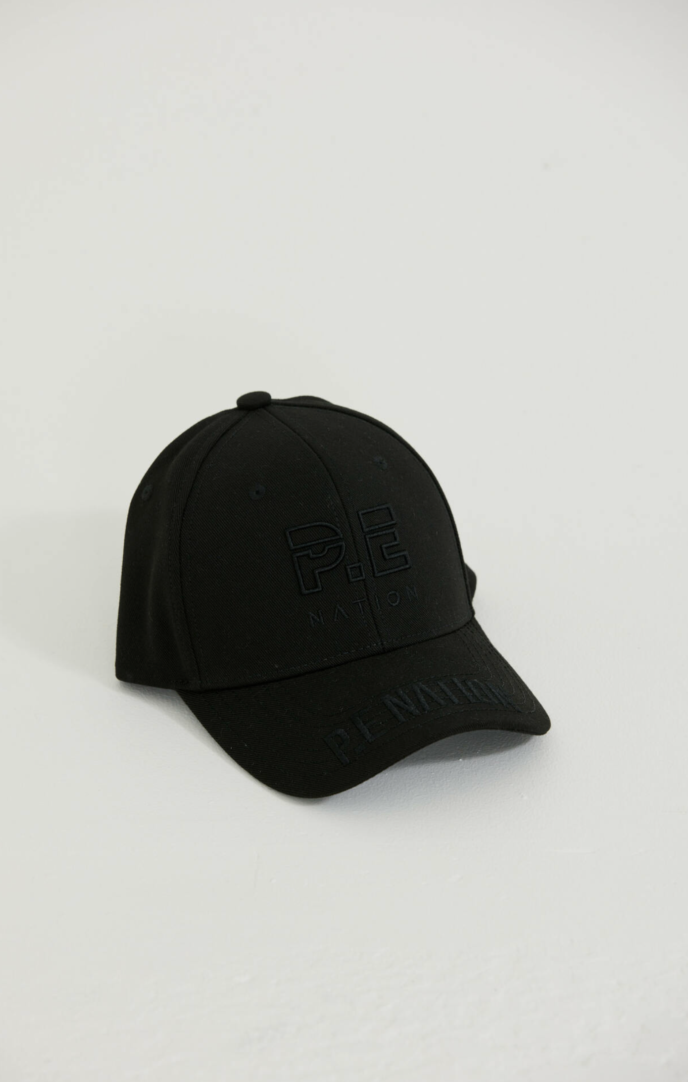 COURTSIDE LOGO CAP IN BLACK
