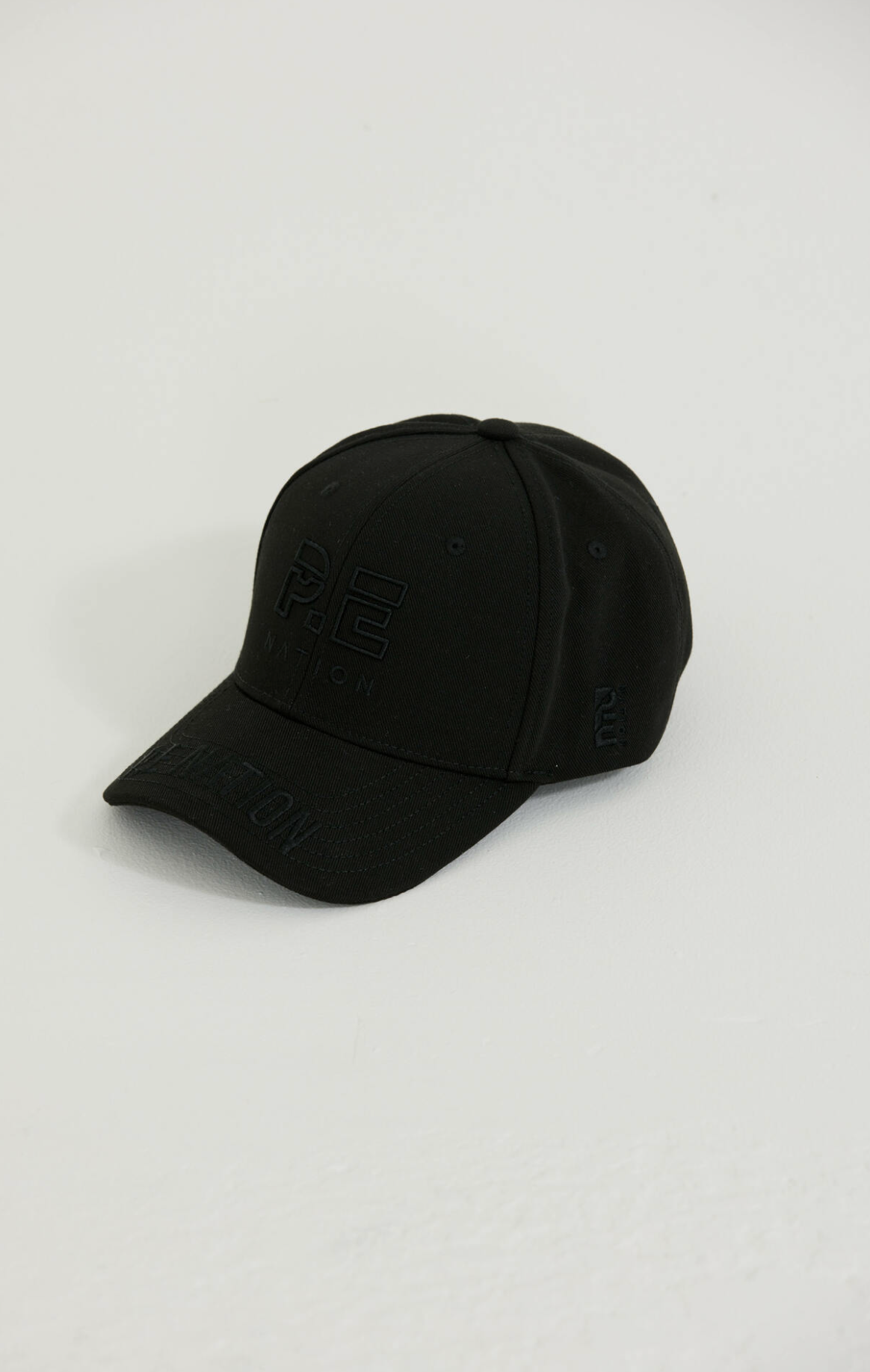 COURTSIDE LOGO CAP IN BLACK