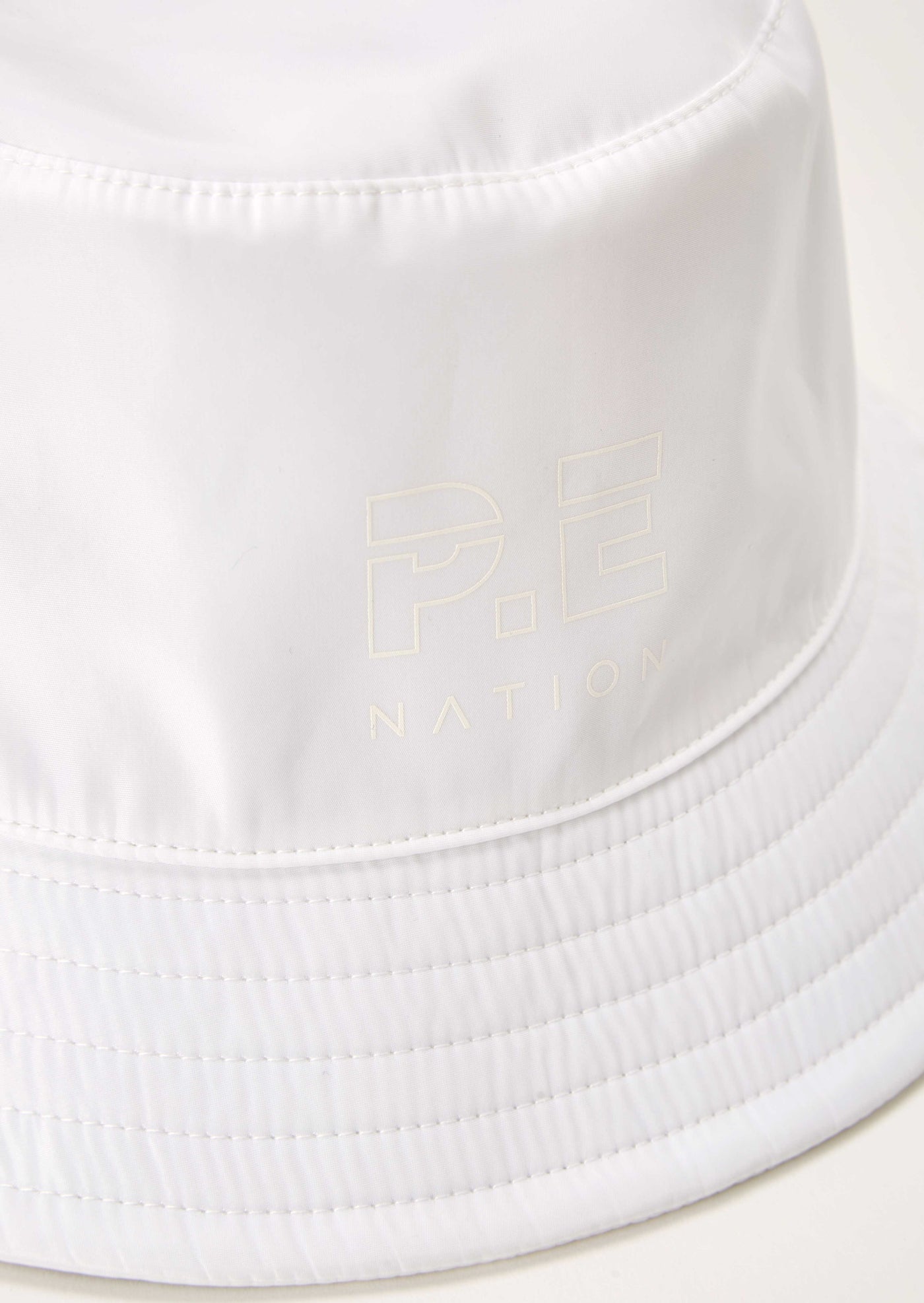HEADS UP LOGO BUCKET HAT IN WHITE